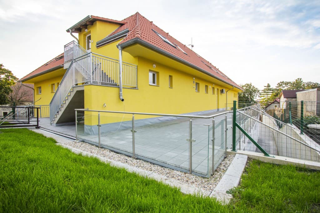 Chodba s barem a terasa – fotka 3