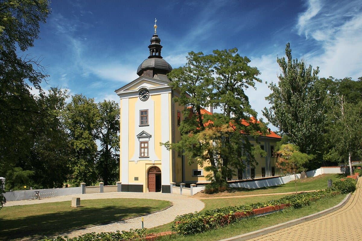 Zámecký areál Ctěnice