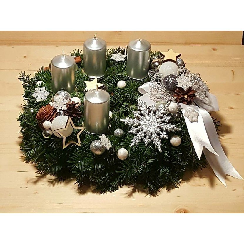 Výroba adventních věnců, svícnů, a drobných vánočních dárků